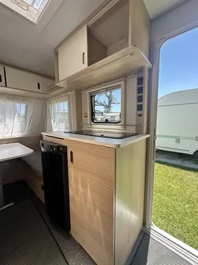 ADRIA AVIVA 360 DD ÇEKME KARAVAN — fotoğraf 9/17
