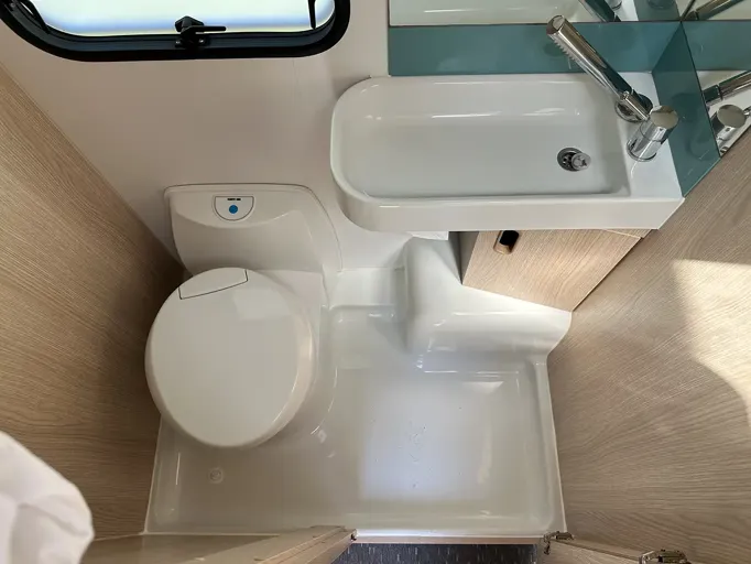 ADRIA AVIVA 360 DK ÇEKME KARAVAN — fotoğraf 15/15