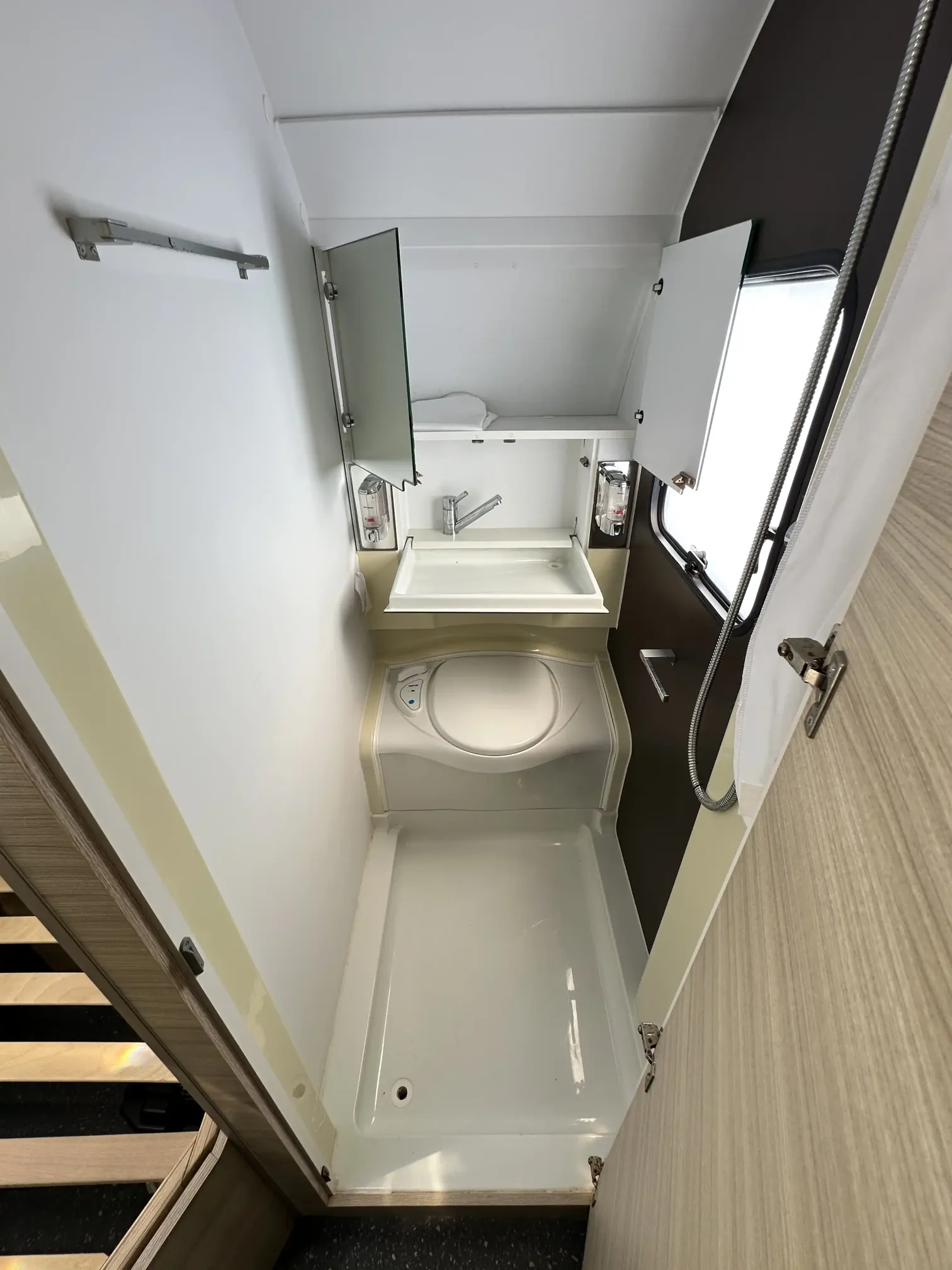ADRIA ALTEA 402 PH ÇEKME KARAVAN — fotoğraf 16/16